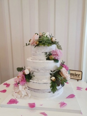 torta za venčanja, gola svadbena torta